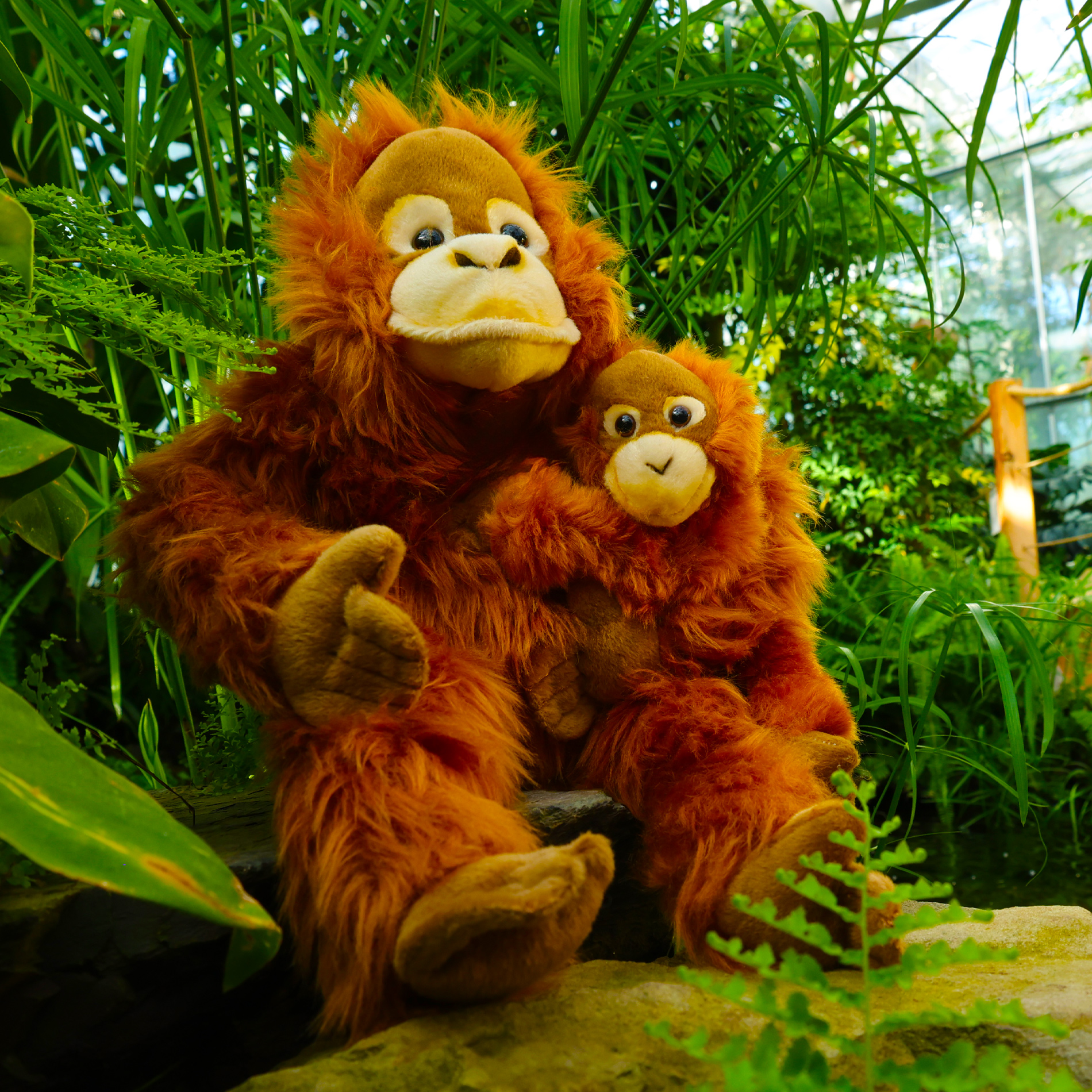 Plyšový orangutan s mládětem 28 cm ECO-FRIENDLY