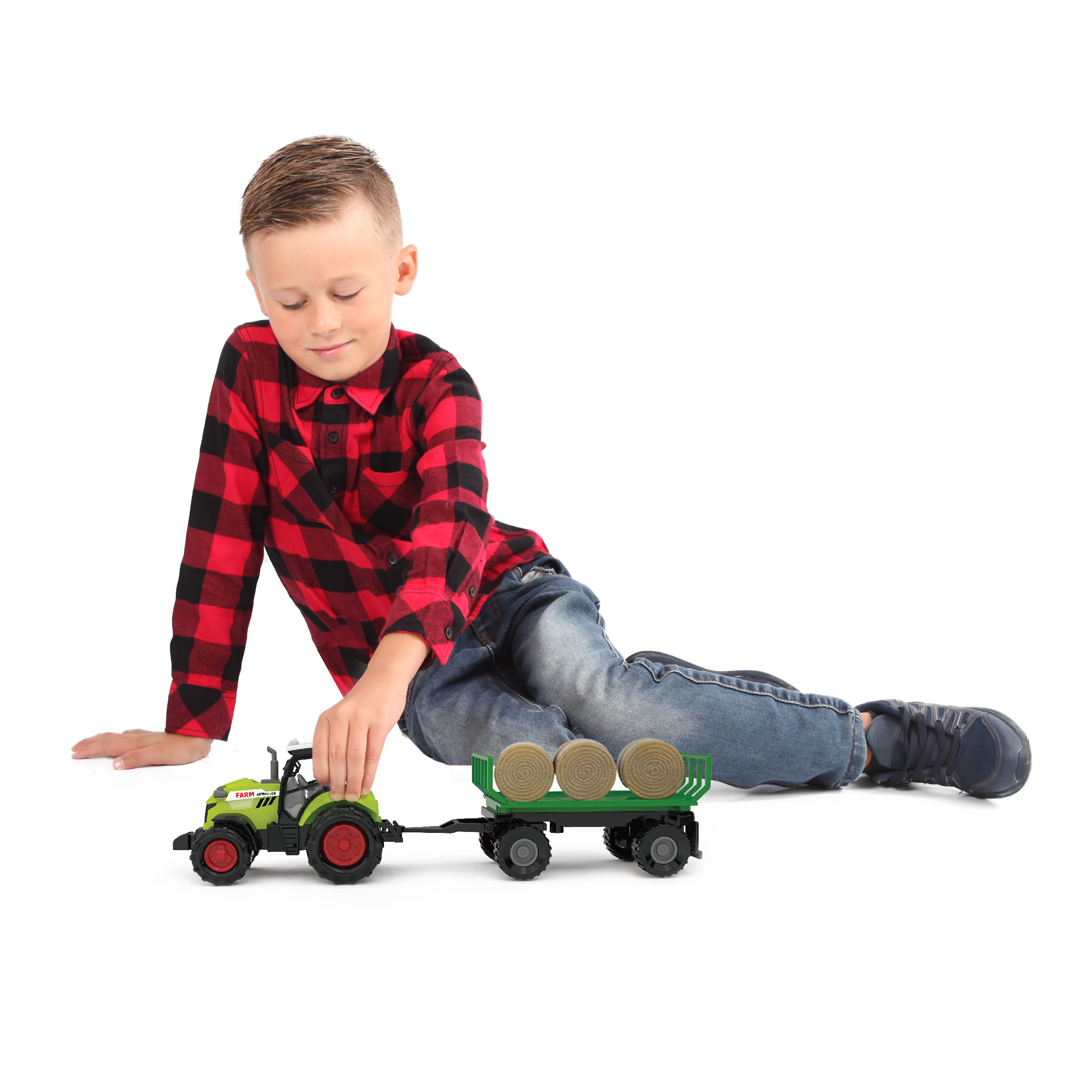 Traktor se zvukem a světlem s vlečkou a balíky slámy