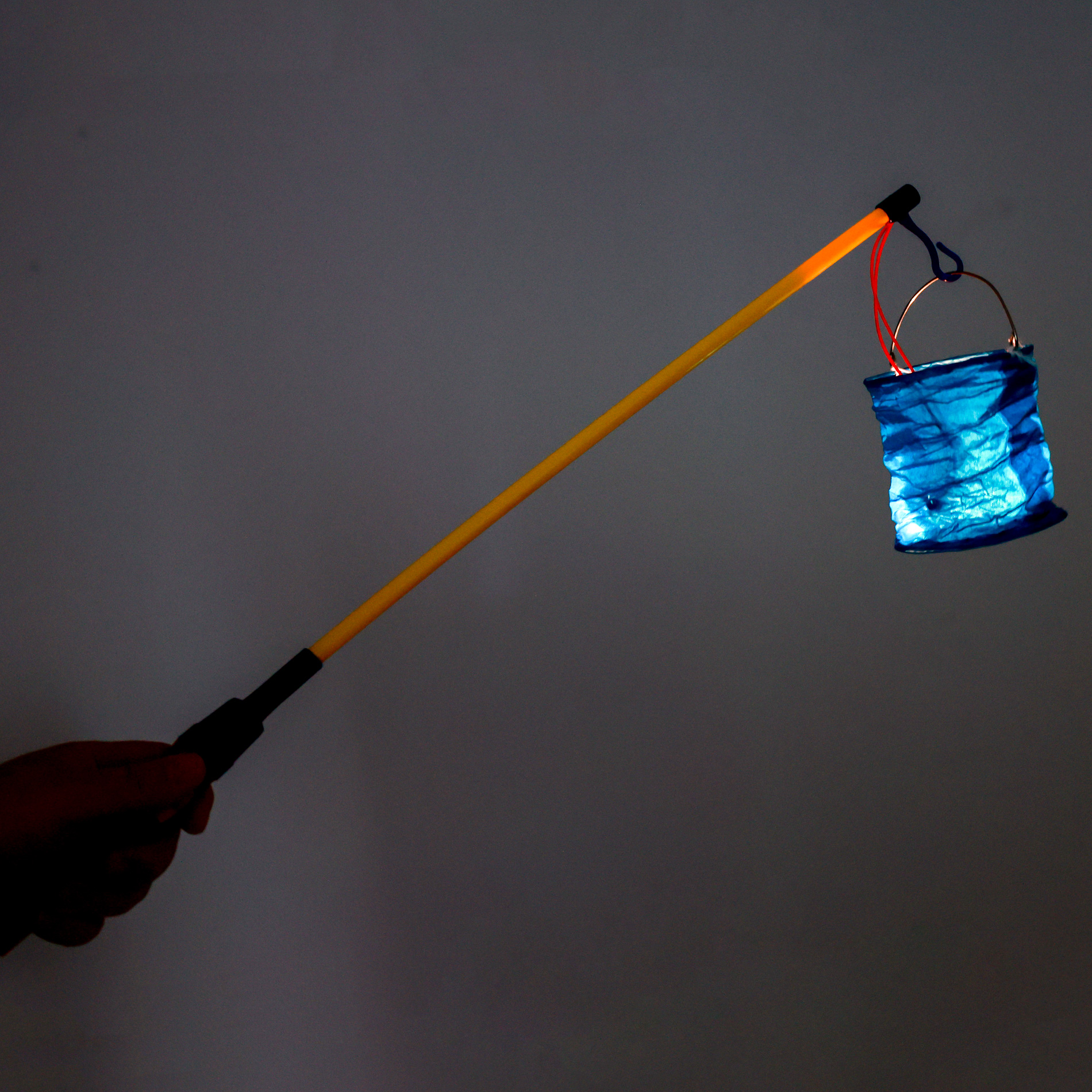 Hůlka na lampion s LED světlem 60 cm