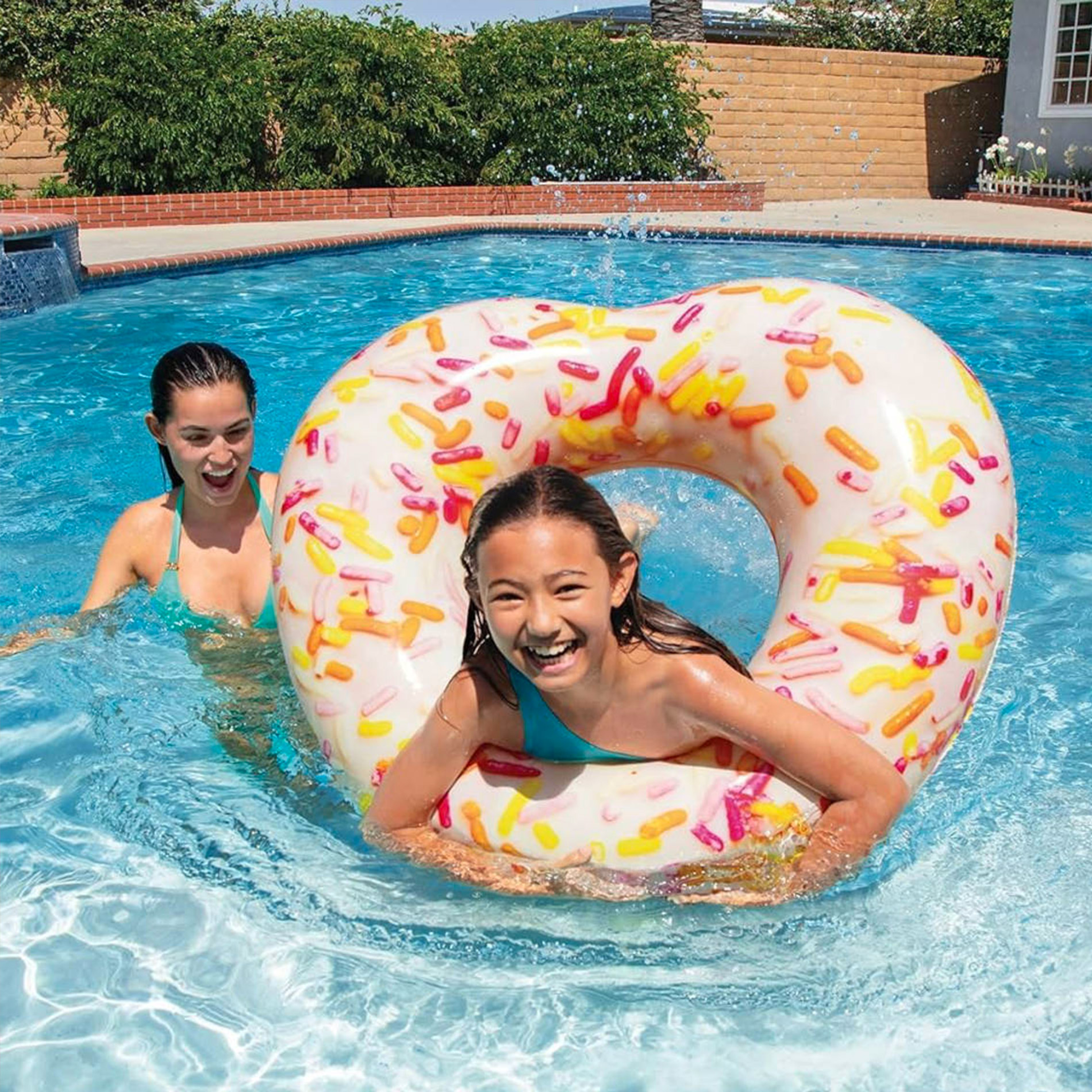 Nafukovací kruh donut srdce s posypem 99 cm