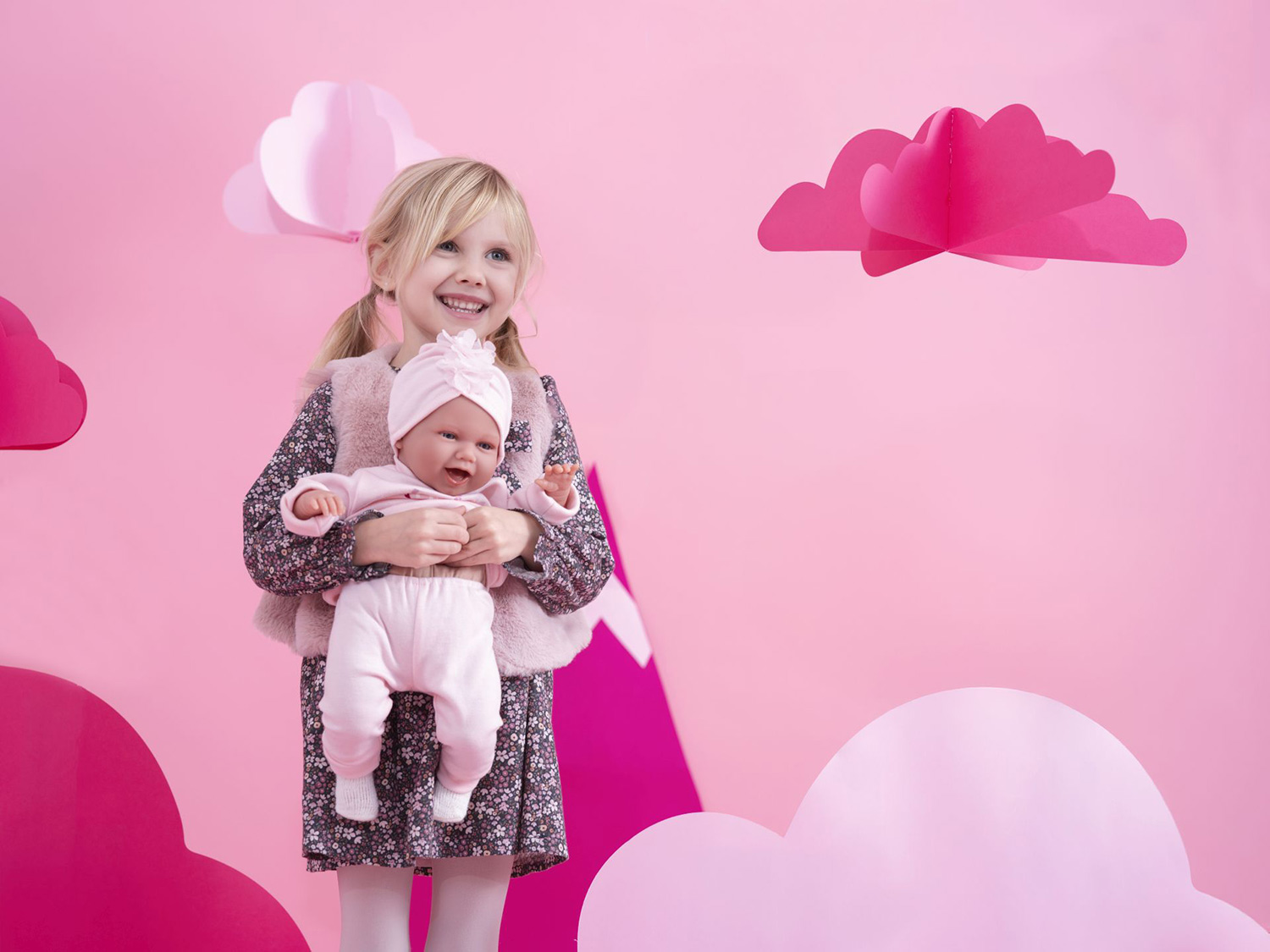 Llorens 74122 NEW BORN - realistická panenka miminko se zvuky a látkovým tělem - 42 cm